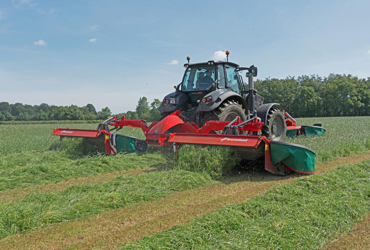 Kverneland-mower-5387MT-Mowing